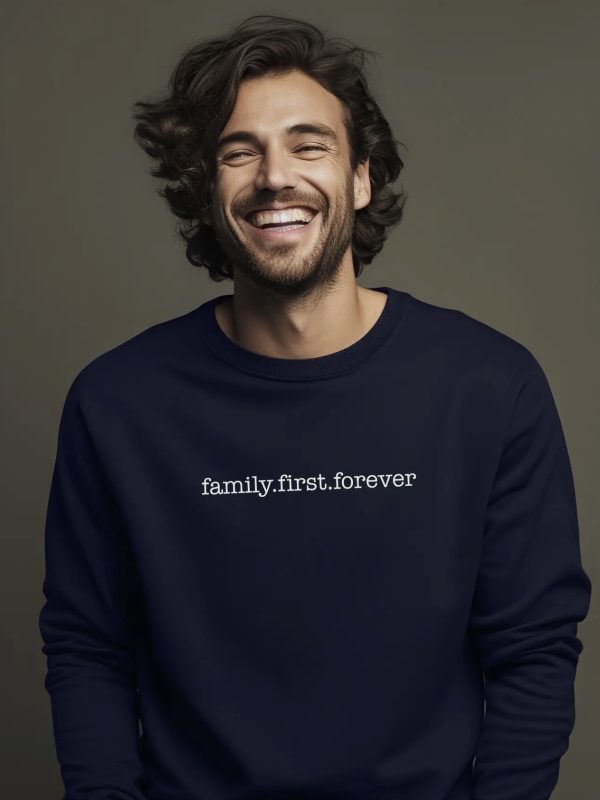 Sweatshirt Unissexo “Family First”