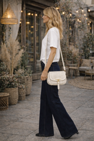 831D00FA-97A4-4711-8C21-FE483E88619D