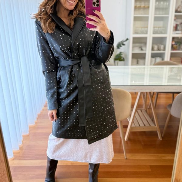 Parka ecopele com tachas